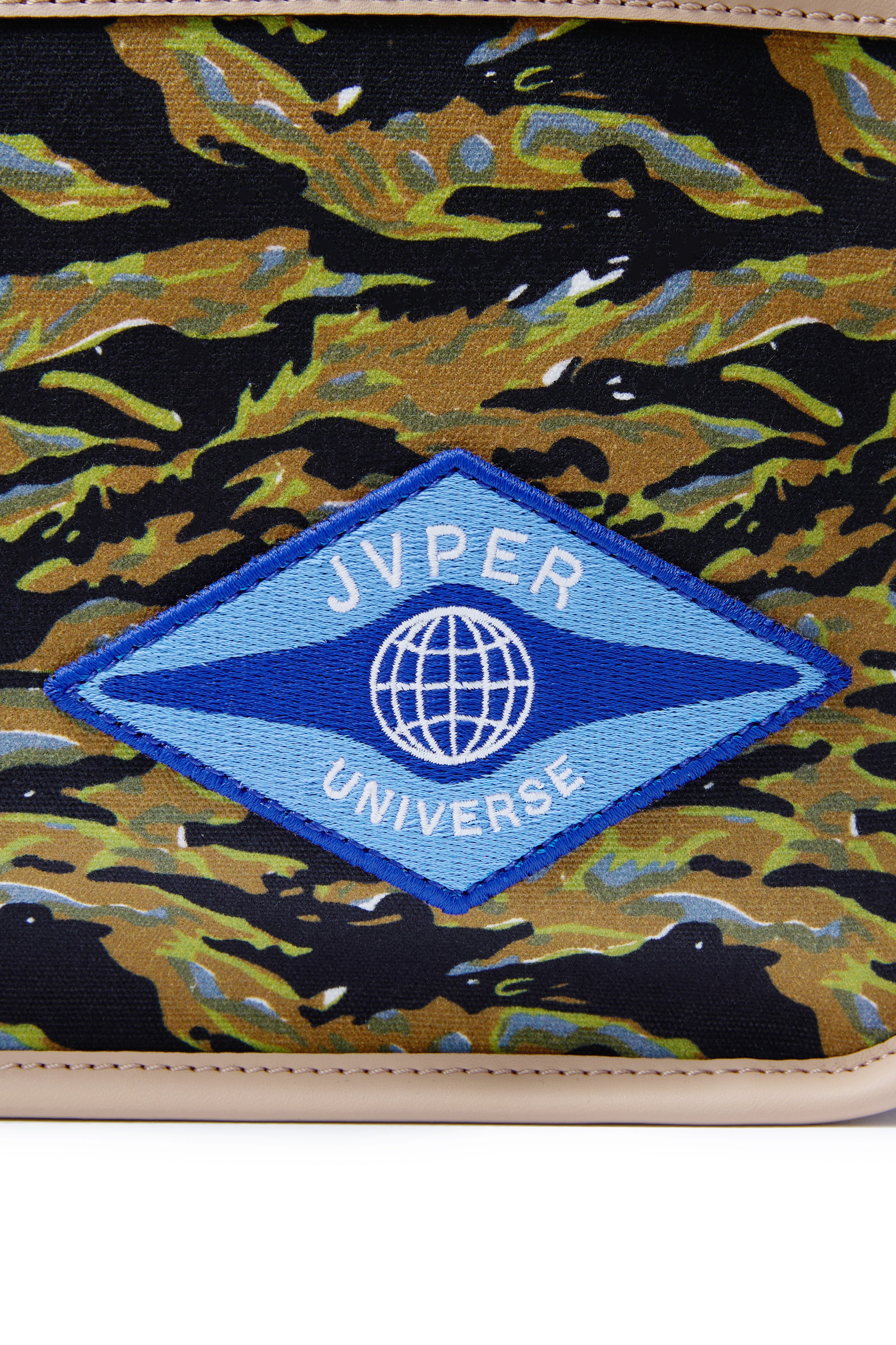 타이거 스트라이프 카모 캔버스 박스백 – 네온 웨빙 포인트