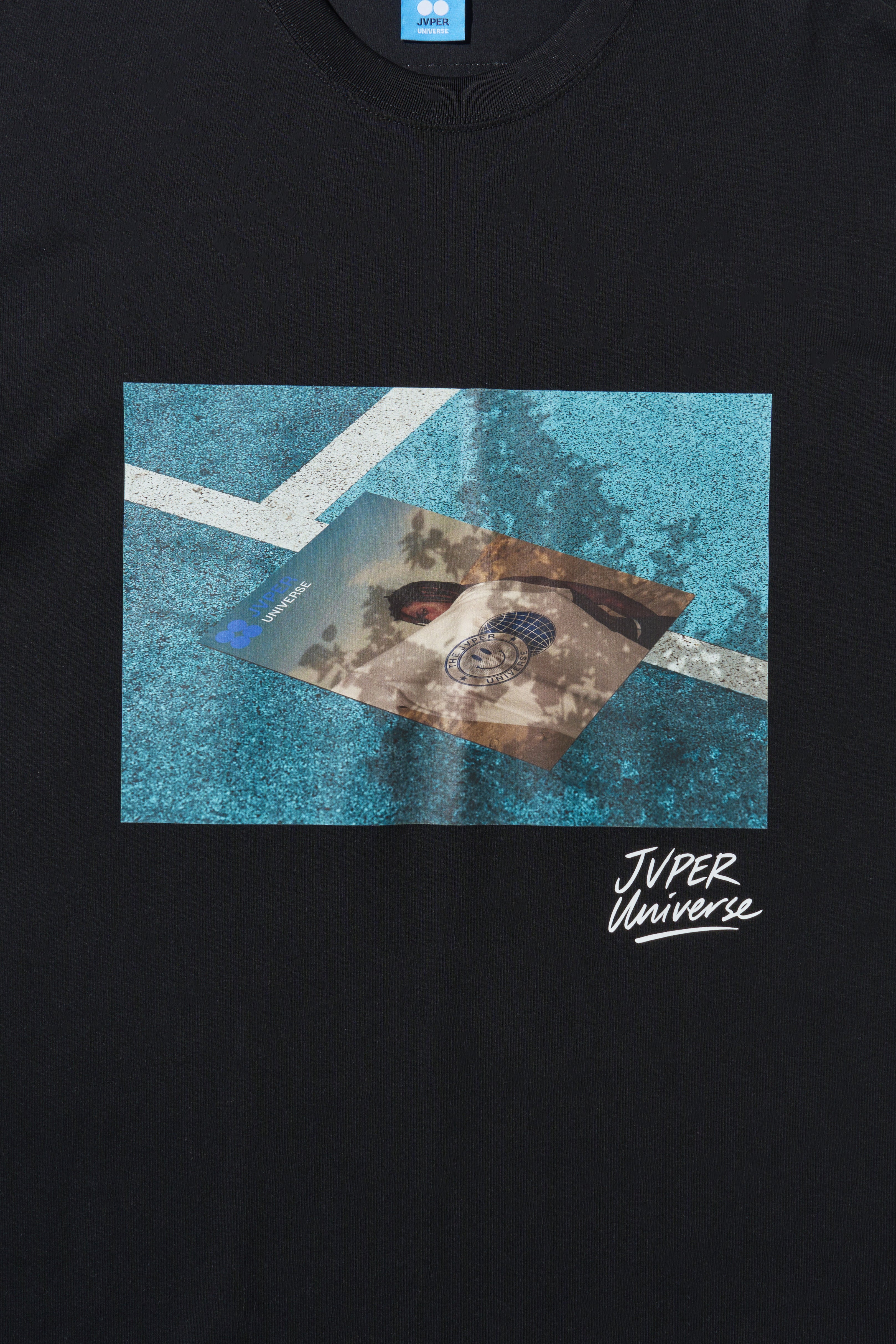 유니버스 포토그래픽 티셔츠 – 블랙