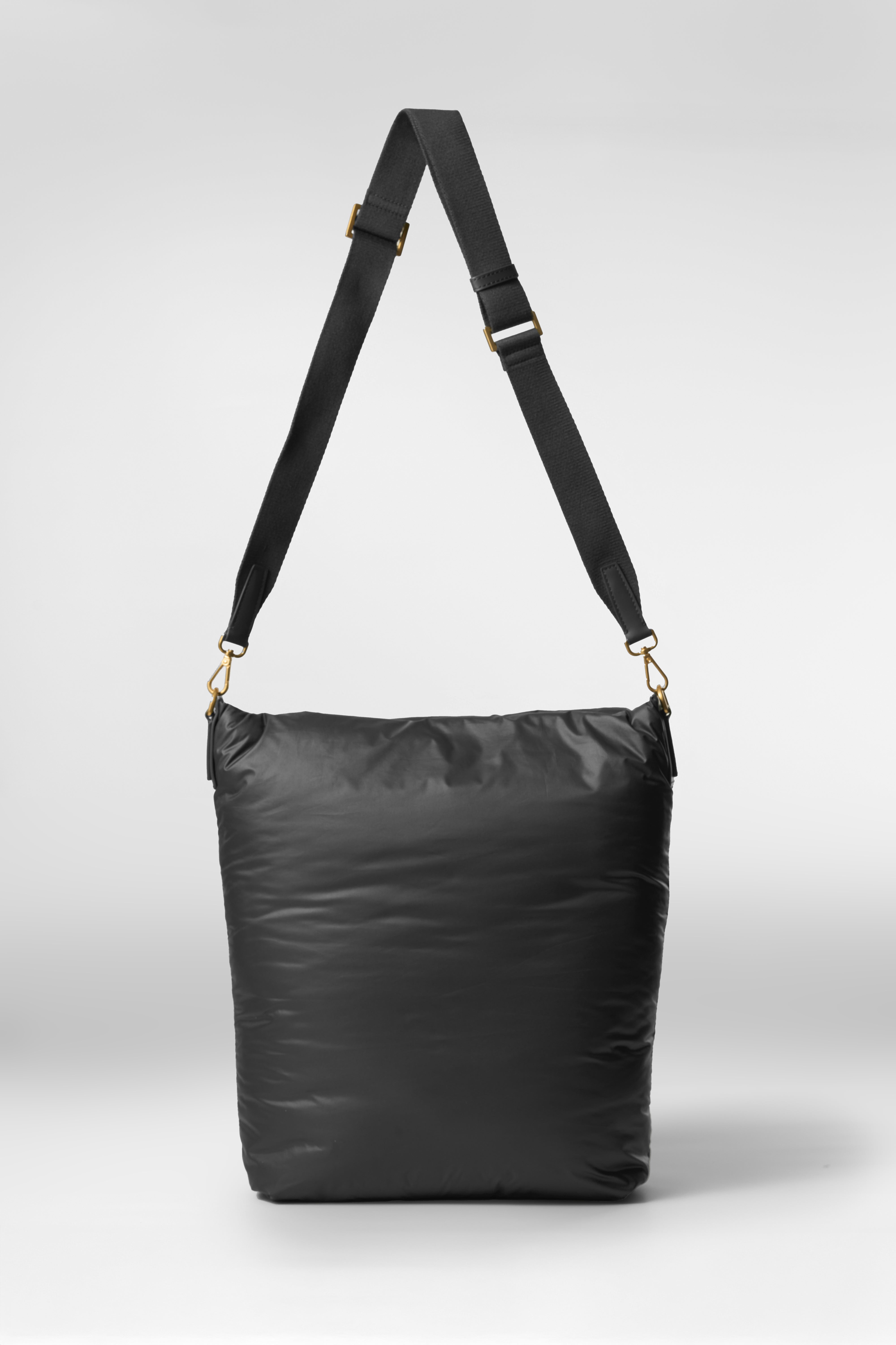 アドベンチャー パッド入りライト ナイロンショルダーバッグ( ブラック)