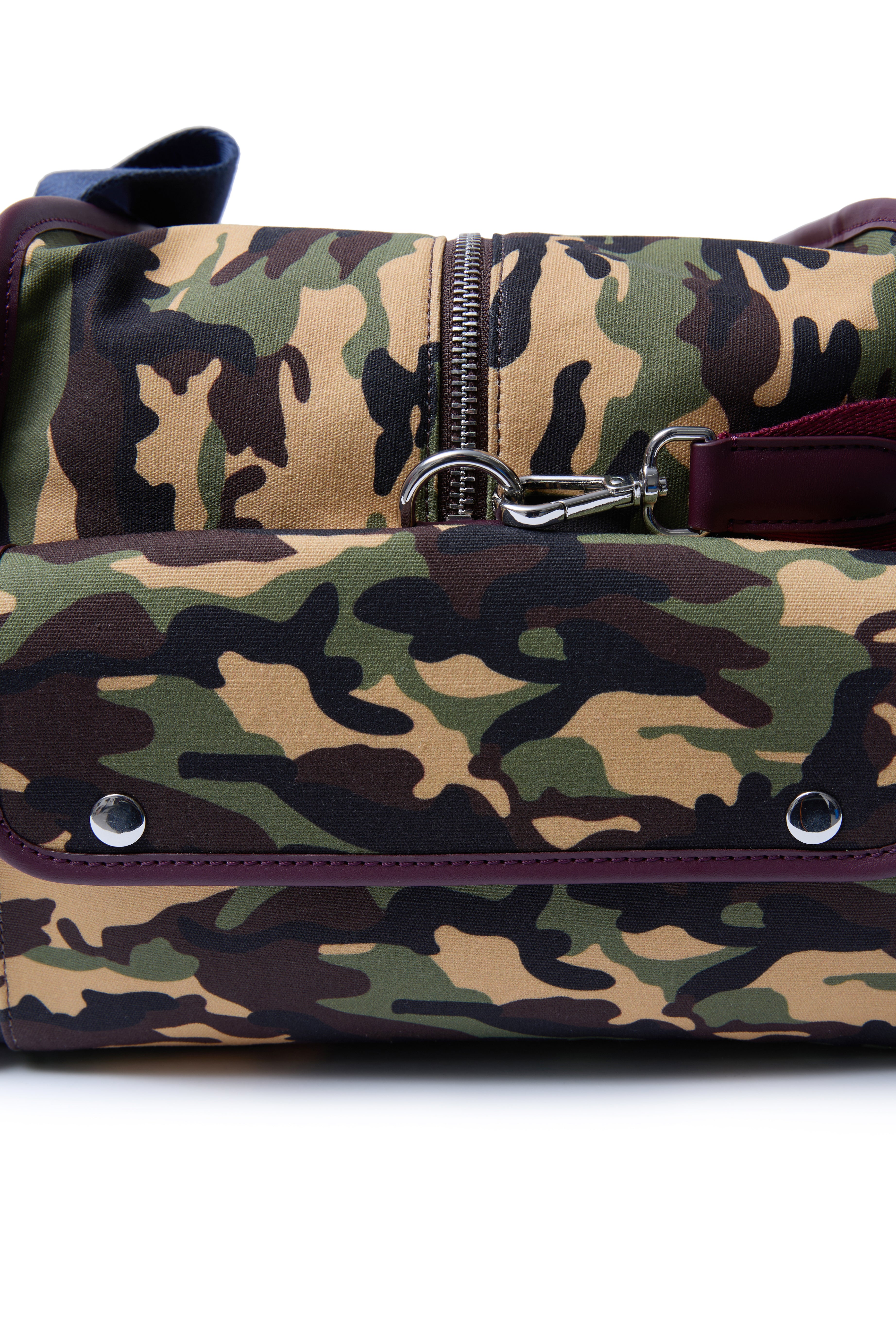 클래식 카모 캔버스 박스백 – 네이비 & 버건디 웨빙