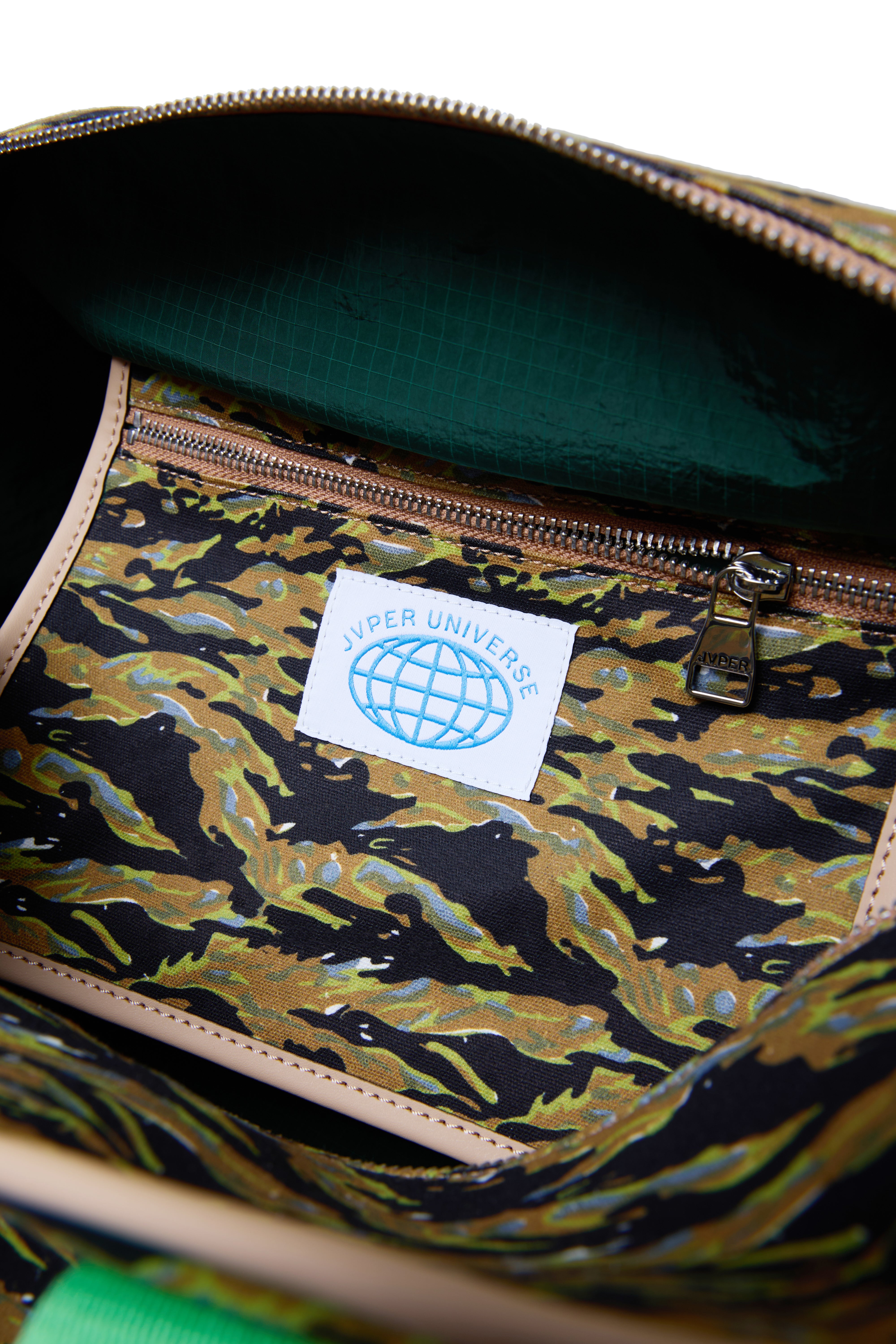 타이거 스트라이프 카모 캔버스 박스백 – 네온 웨빙 포인트